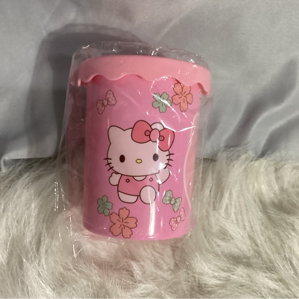Hello Kitty Bundle of NEW Colored Pencils, Coloring Book & Pencil Cup - Picture 9 of 15